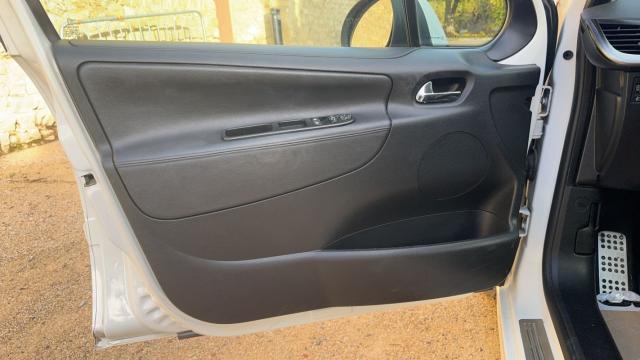 Peugeot 207 image 8