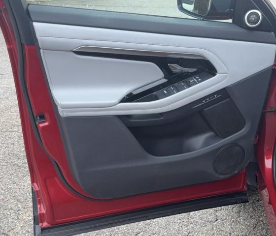 Land Rover Range Rover Evoque image 9