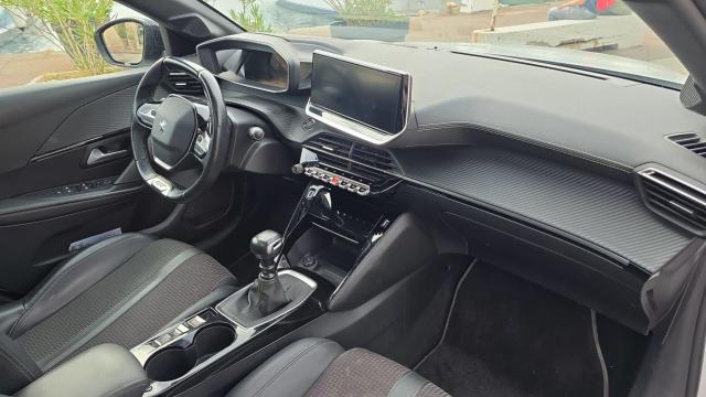 Peugeot 208 image 8
