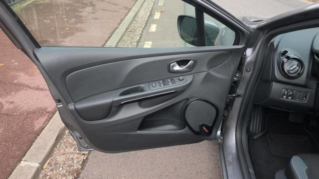 Renault Clio image 8