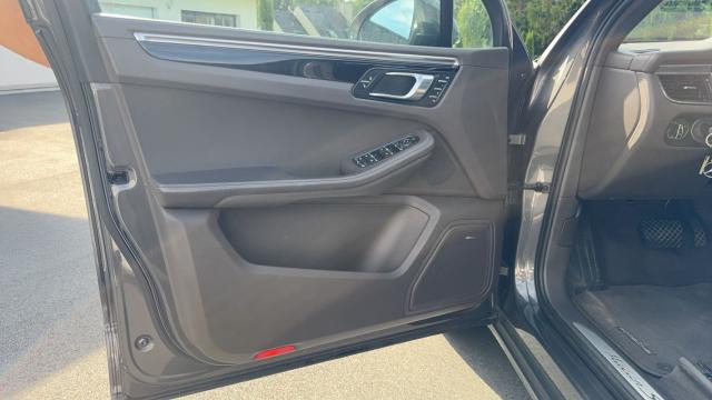 Porsche Macan image 9