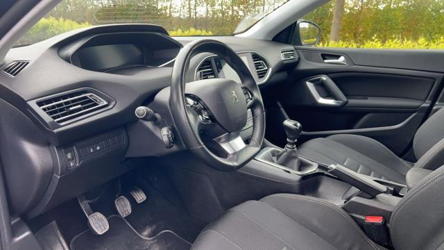 Peugeot 308 image 1