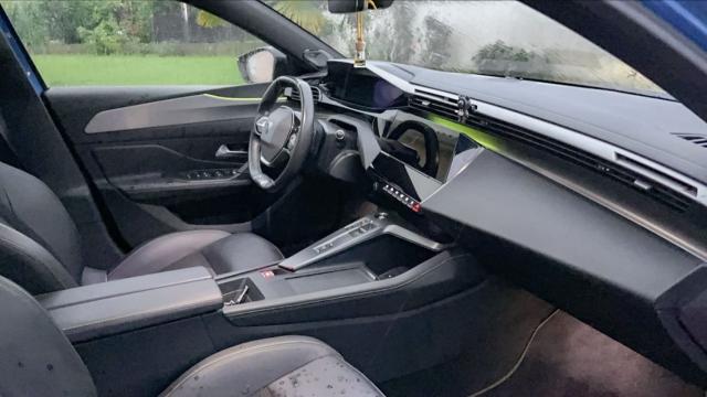 Peugeot 308 image 2