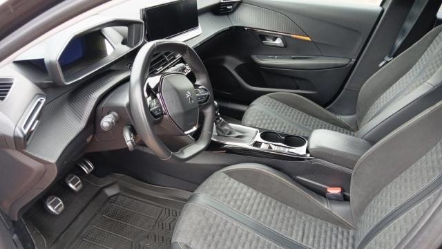 Peugeot 208 image 7