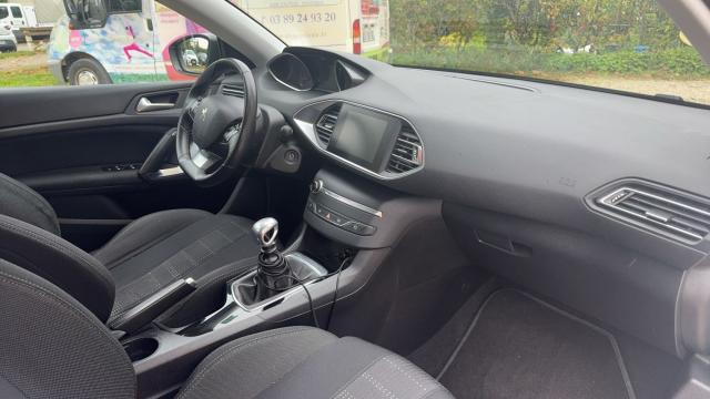 Peugeot 308 image 8