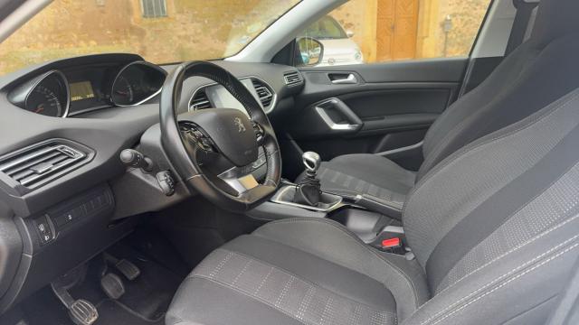 Peugeot 308 image 2
