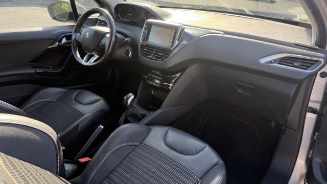 Peugeot 208 image 1