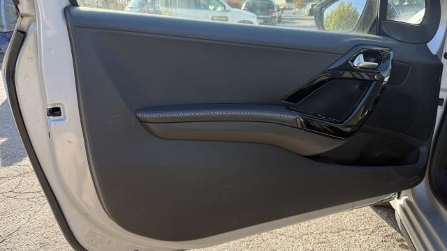 Peugeot 208 image 8