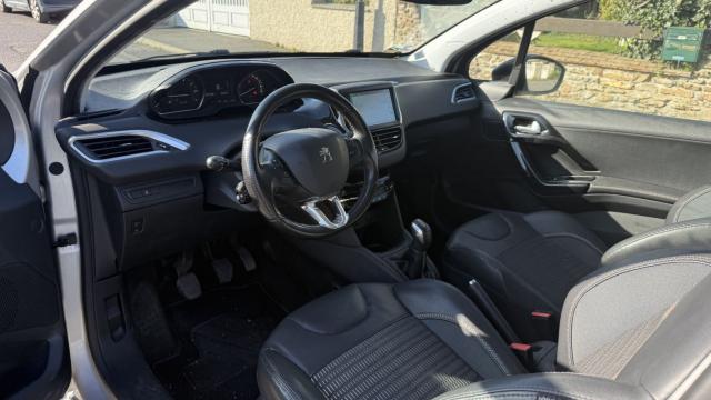 Peugeot 208 image 3