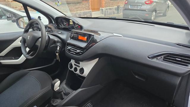 Peugeot 208 image 6