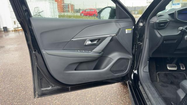 Peugeot E-208 image 8