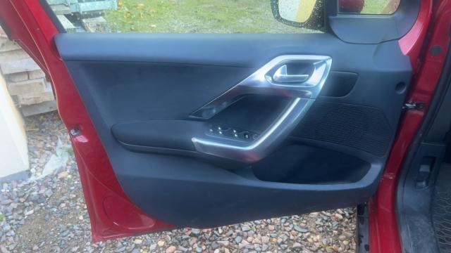 Peugeot 2008 image 2