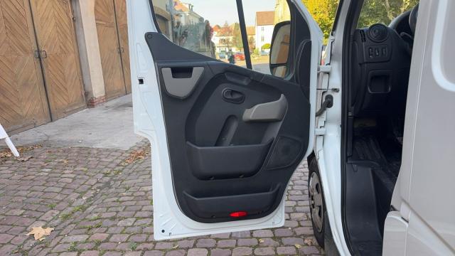 Nissan Nv400 image 8
