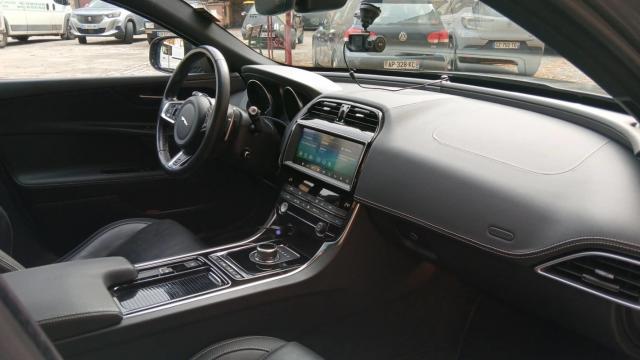 Jaguar Xe image 3