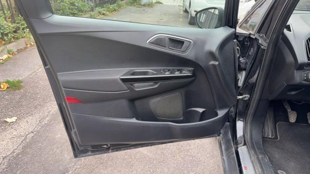 Ford B-Max image 9