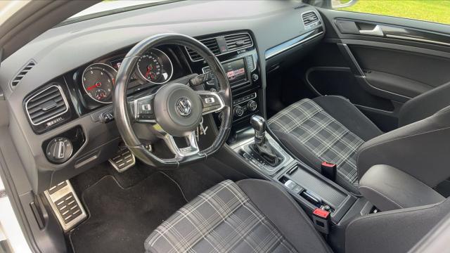 Volkswagen Golf image 9