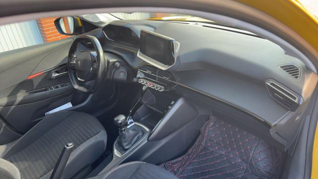 Peugeot 208 image 7