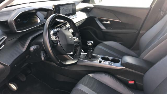 Peugeot 2008 image 1