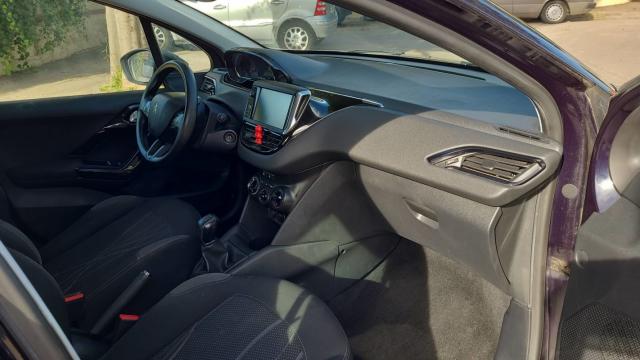 Peugeot 208 image 7