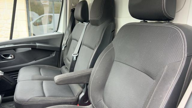 Renault Trafic image 2