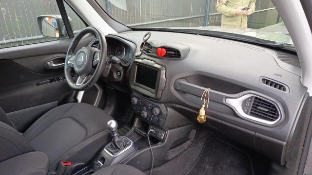 Jeep Renegade image 2