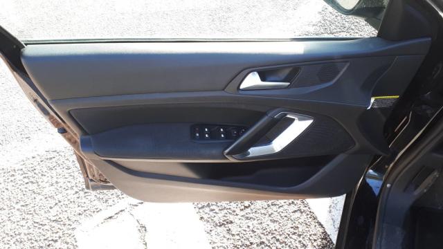 Peugeot 308 image 2