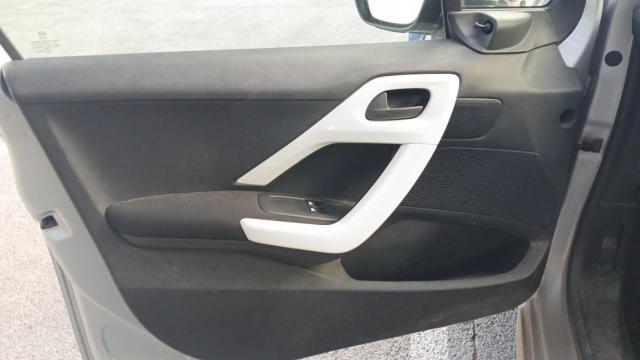Peugeot 208 image 4