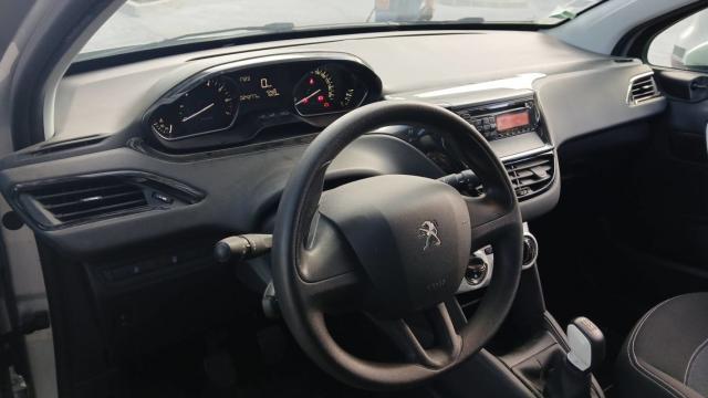 Peugeot 208 image 3
