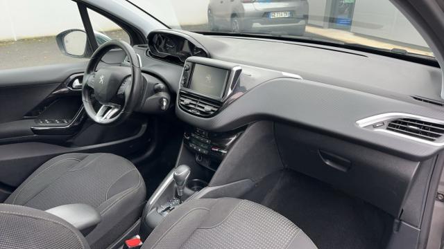Peugeot 208 image 2