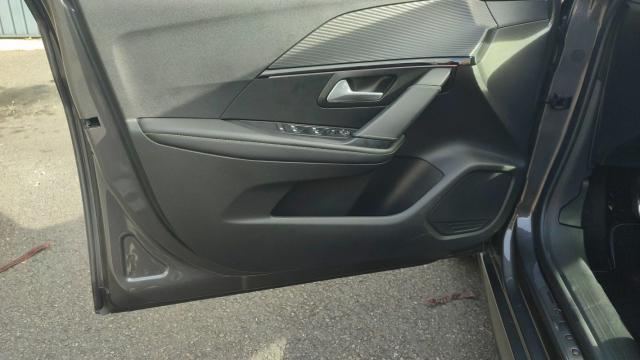 Peugeot 208 image 6
