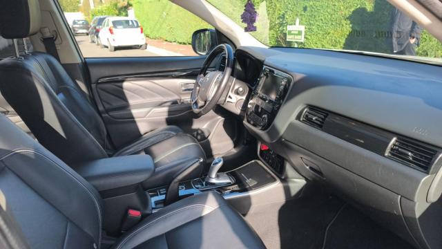 Mitsubishi Outlander image 8