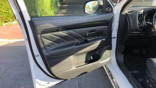 Mitsubishi Outlander image 3