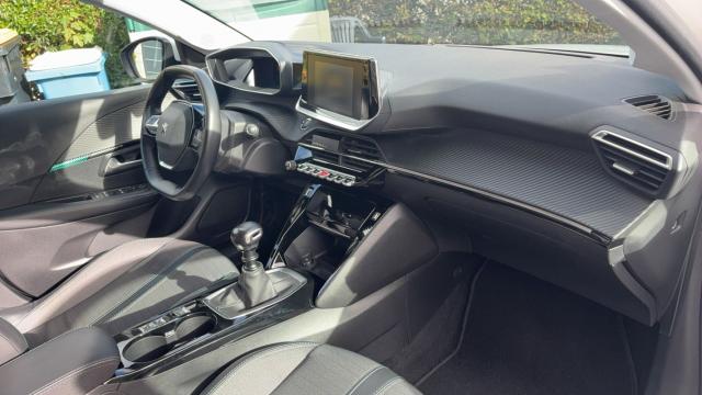 Peugeot 208 image 3