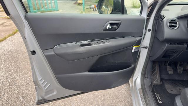 Peugeot 5008 image 8