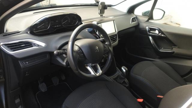Peugeot 208 image 6