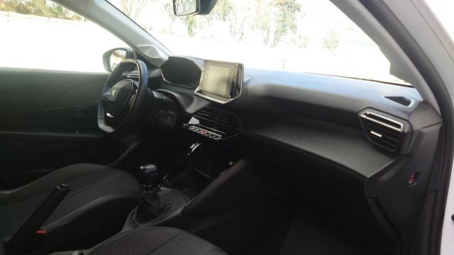 Peugeot 208 image 8