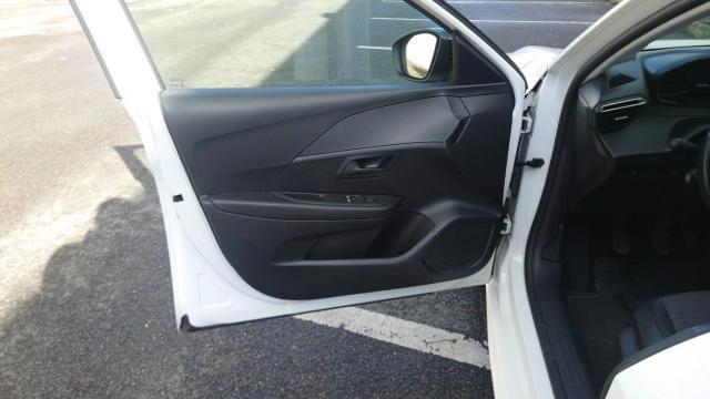 Peugeot 208 image 6