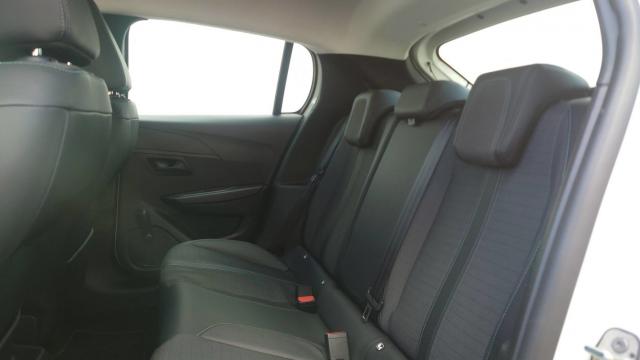 Peugeot 208 image 9