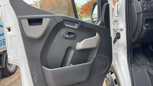 Renault Master image 1