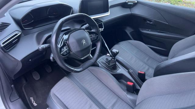 Peugeot 208 image 1