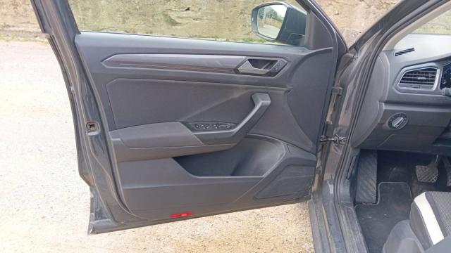 Volkswagen T-Roc image 2