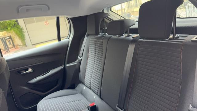 Peugeot 208 image 2