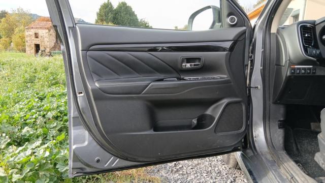 Mitsubishi Outlander image 1