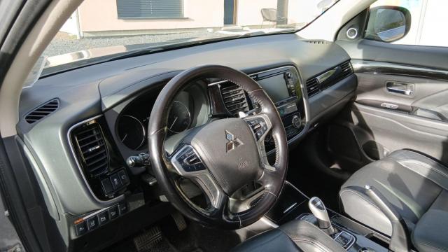 Mitsubishi Outlander image 9