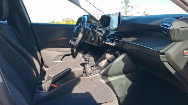 Peugeot 2008 image 2