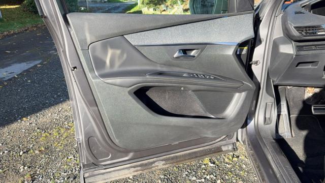 Peugeot 5008 image 2