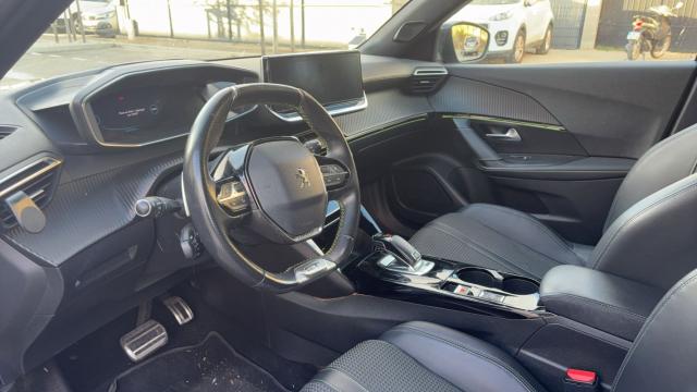 Peugeot 2008 image 8