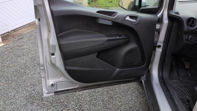 Ford Transit Courier image 5