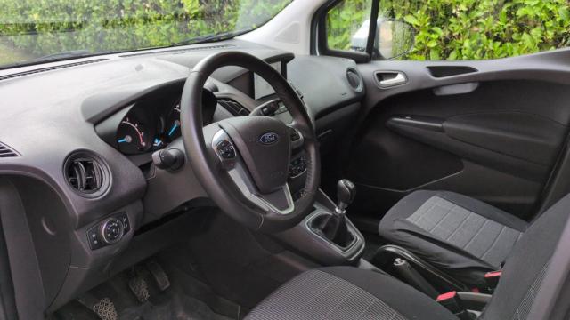 Ford Transit Courier image 7