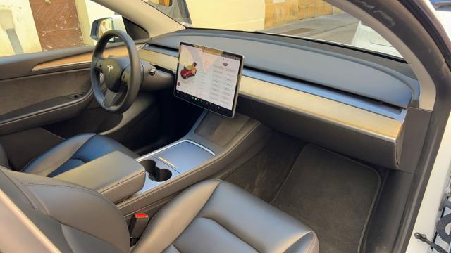 Tesla Model Y image 8